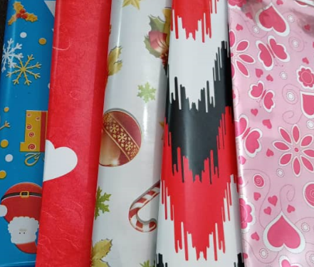 Lot de 5 Feuilles De Papiers d'Emballages Cadeau