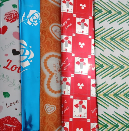 Lot de 5 Feuilles De Papiers d'Emballages Cadeau