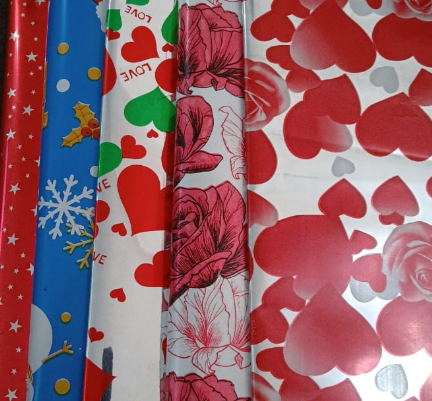 Lot de 5 Feuilles De Papiers d'Emballages Cadeau